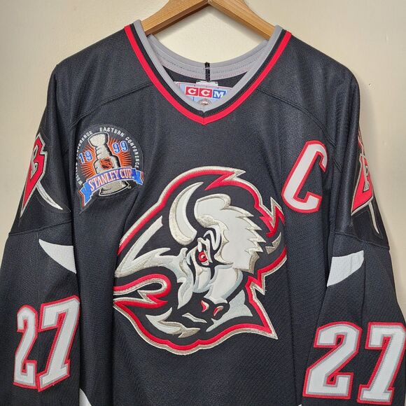 CCM Buffalo Sabres Jersey Michael Peca Goat Head Stanley Cup Patch 1999 XXL - Picture 2 of 14